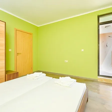 Apartment Evi 2 *